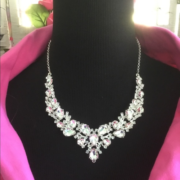 ๐๐ Rhinestone Statement Bib Necklace GUC ๐๐ - Picture 4 of 10
